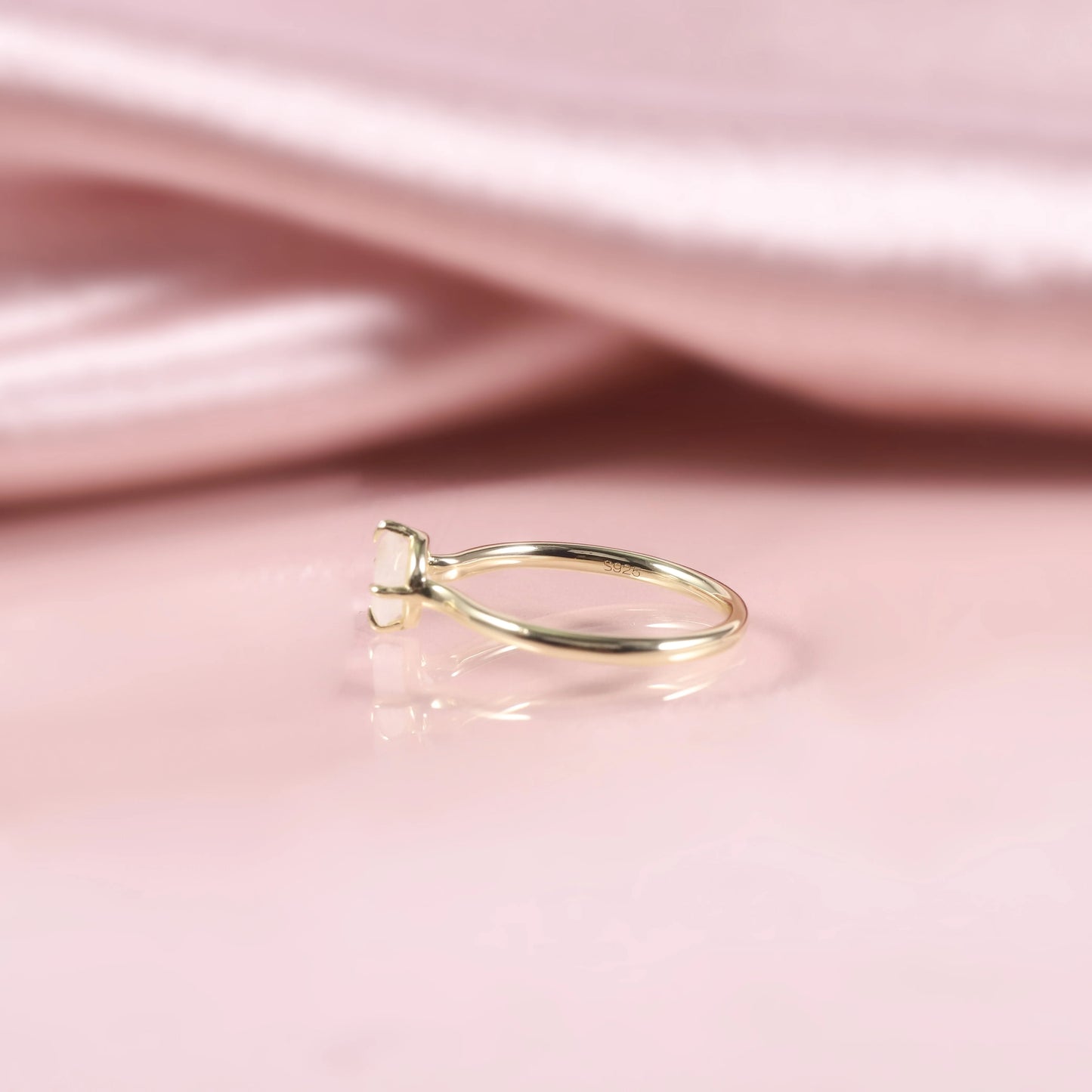 GEM'S BALLET Moonstone Ring 1.03ct 18K Gold Plated Prongs